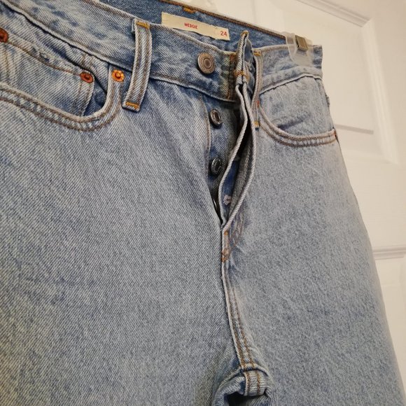 Gently Used Levi's Wedgie Straight Jeans - Picture 2 of 4